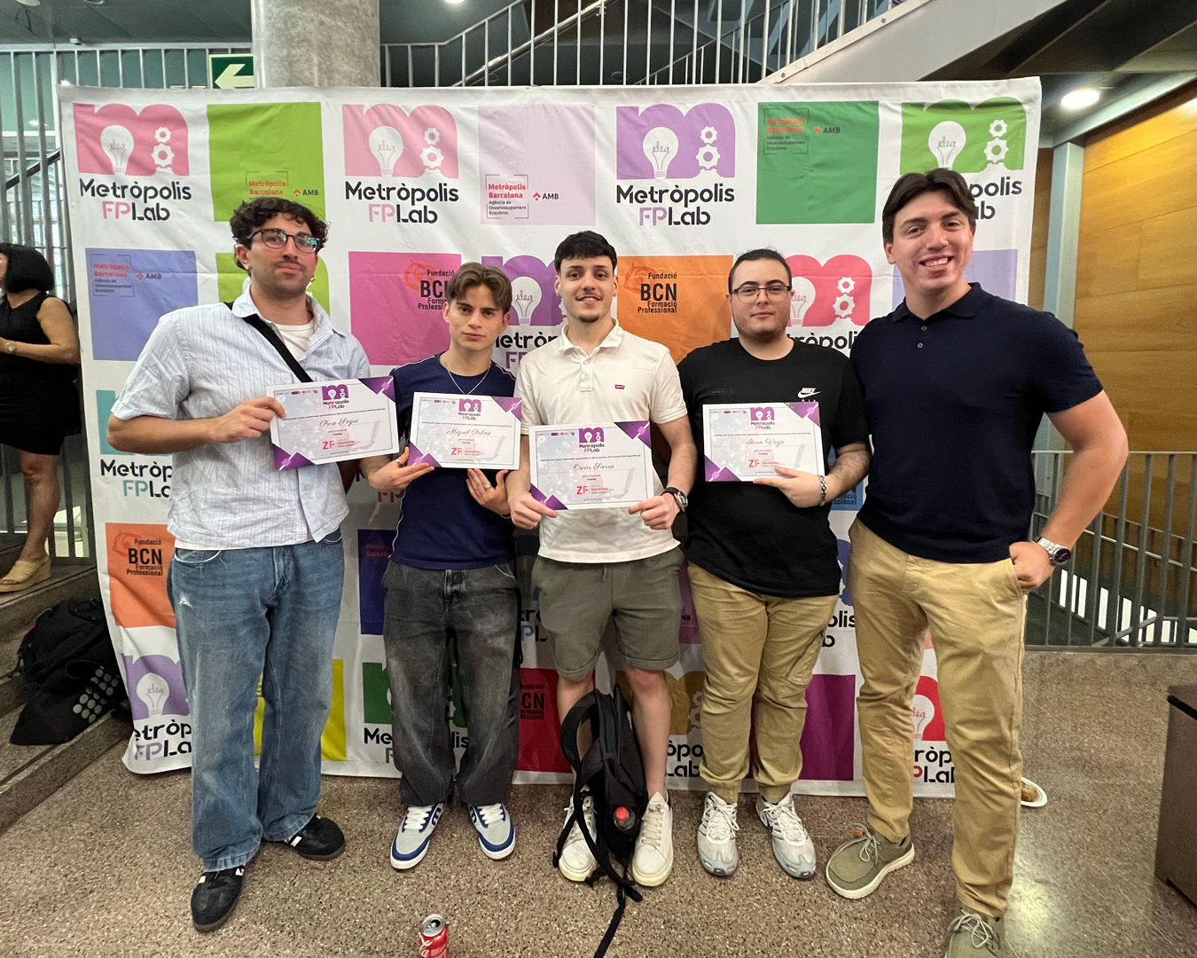 L'equip Tech Up de l'Escola Pia Nostra Senyora guanya el repte de la Zona Franca al MetròpolisFPLab